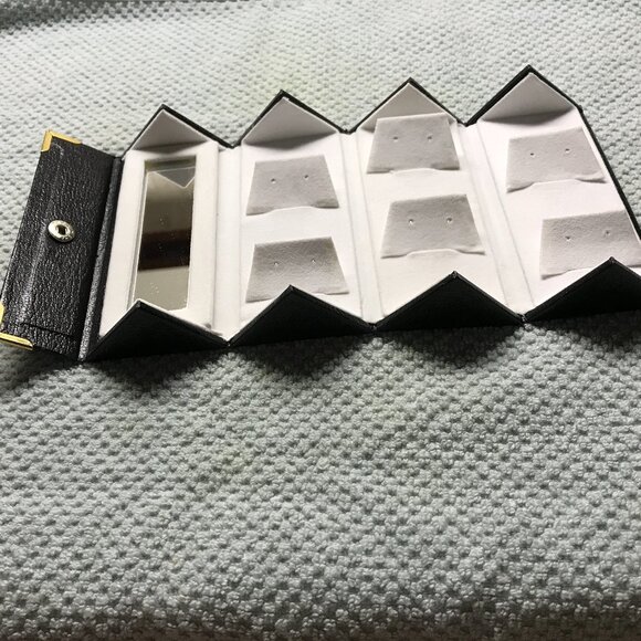 💛 Elegant Black Folding Earring Storage Case - Picture 4 of 5